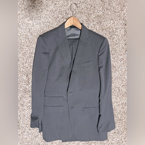 Banana Republic Monogram Gray Pinstripe Suit 40R - Wool EUC - Picture 1 of 5